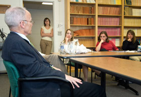 Finn Kydland, Nobel Prize-winning economist, speaks with graduate students about what makes a good researcher.