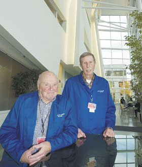 Volunteers Ted Thomas, left, and Peter Lind '50 at the Medical Arts Research Building at the UConn Health Center.