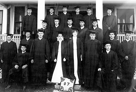 Class of 1907 in caps and gowns.